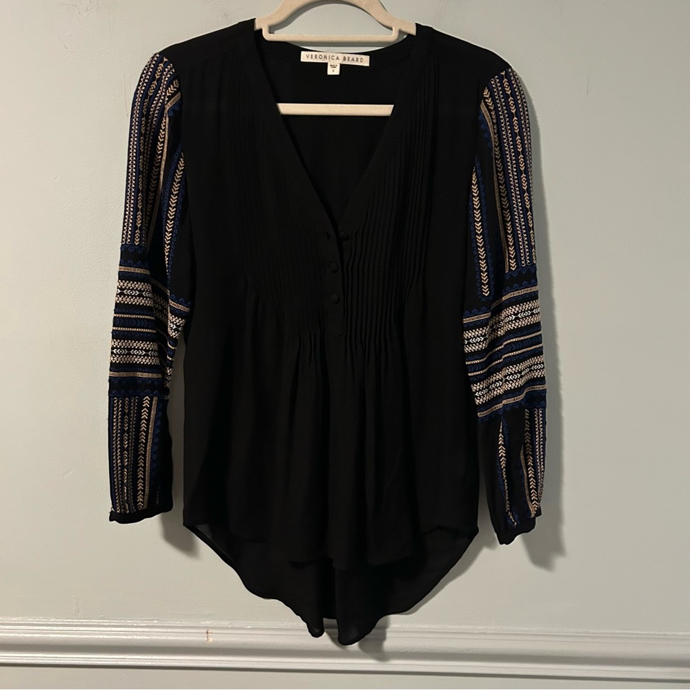 Veronica Beard 100% Silk Black Plisse with Embroidered Sleeves Blouse Size 0